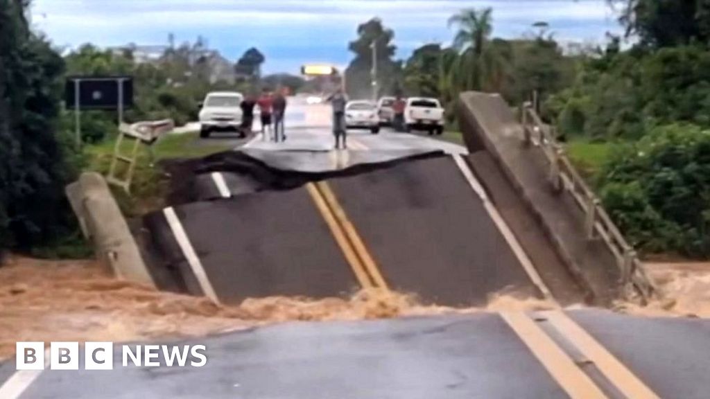 Bridge collapsing in Brazil flood