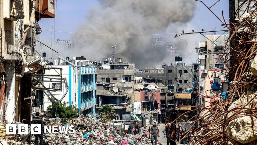 Smoke rises following an Israeli strike in Jabalia, in the northern Gaza Strip (14 April 2024)