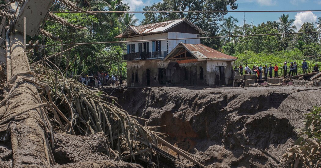 Cold Lava and Floods Kill 37 on Indonesian Island of Sumatra