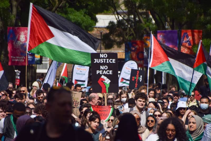 Pro-Palestine protesters march from SOAS (School of Oriental and African Studies) to UCL (University College London), both part of the University of London, to protest against the Israeli attacks on Gaza. Vuk Valcic/ZUMA Press Wire/dpa
