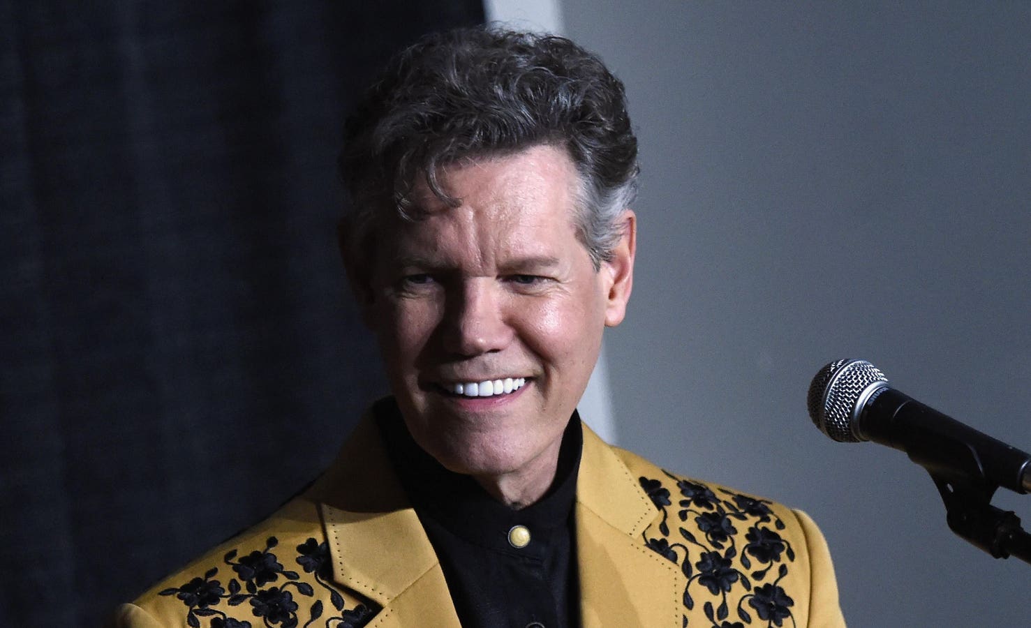 After Stroke, Randy Travis Sings New Song Through AI
