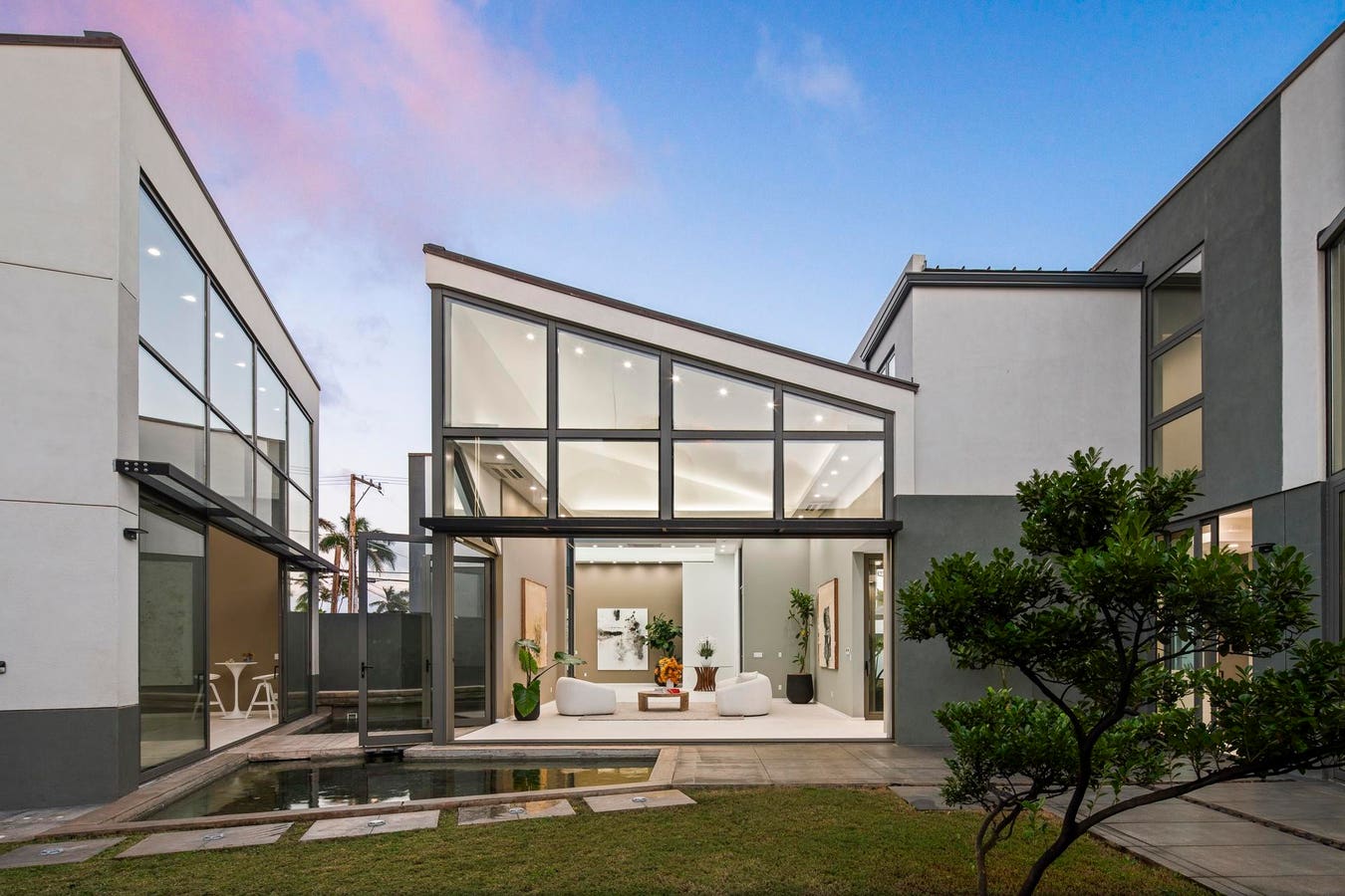 This $9.281M Honolulu Home Champions Modern Minimalism