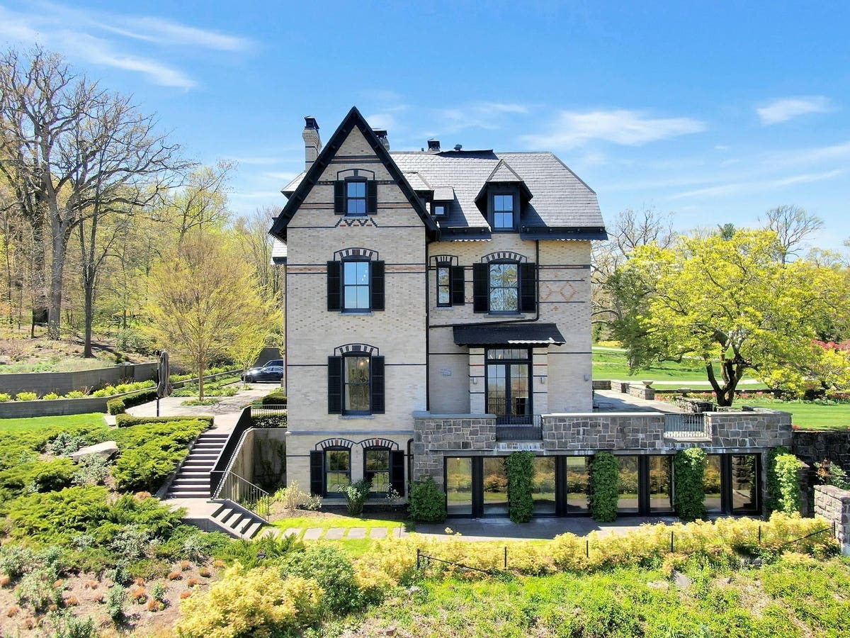 Award-Winning Designer’s Historic Hudson Valley Home Lists For $28.5 Million
