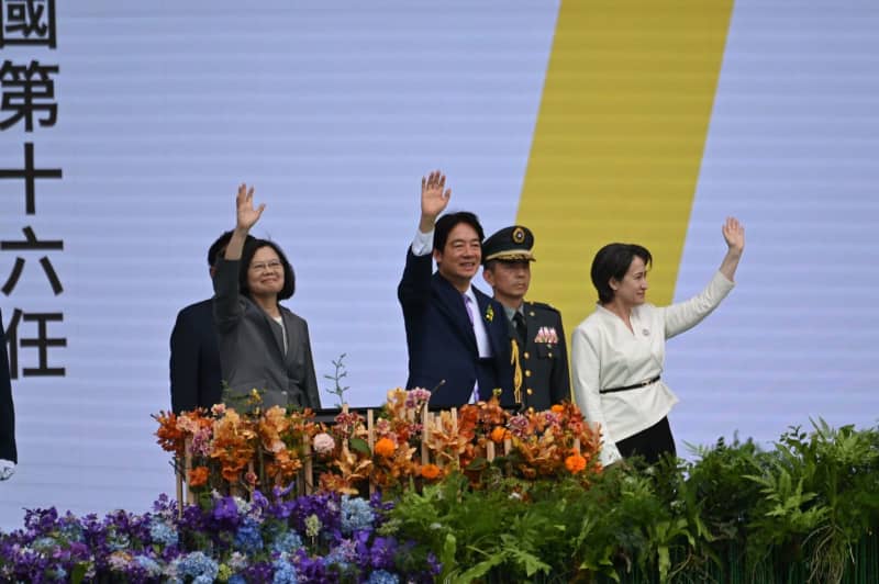 Taiwan's former President Tsai Ing-wen (L) stands next to the new President Lai Ching-te and his Vice-President Hsiao Bi-khim. Johannes Neudecker/dpa