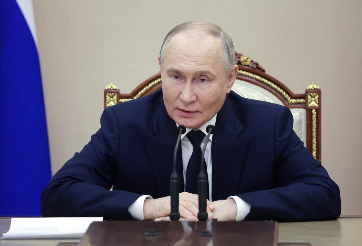 Xi Tells Putin China-Russia Ties Should Last ‘Generations’