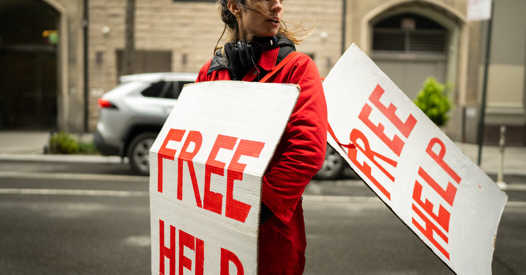 Bianca Giaever Tries to Help Strangers in New York With Her Project ‘Free Help’