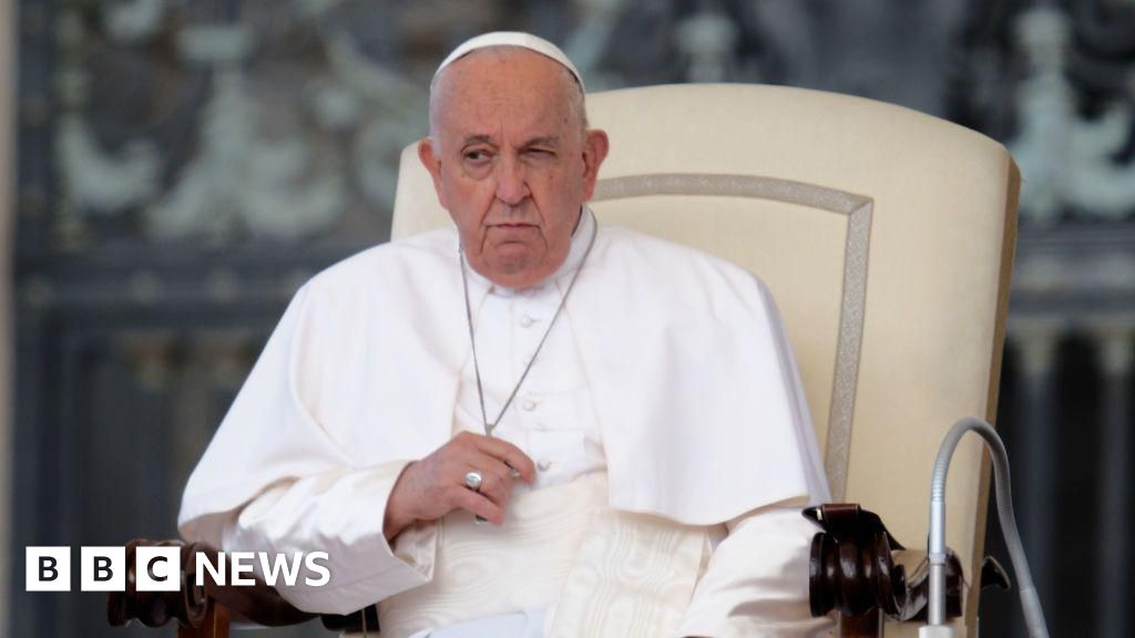 Pope Francis apologises over reported homophobic slur