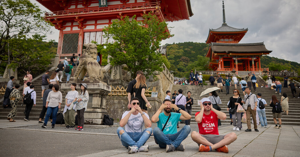 Japan’s Tourism Surge Leaves Some Residents Frustrated
