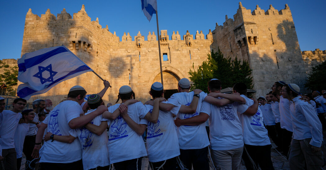 18 Arrested at Israeli Nationalist Flag March Through East Jerusalem