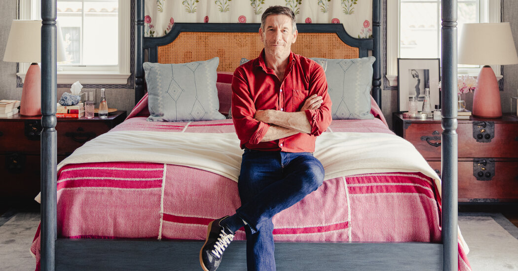 How to Make a Bed Like a Professional Designer