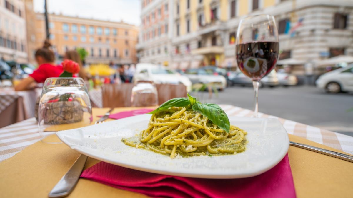 The Extra Charge You Should Expect When Dining At Restaurants In Italy