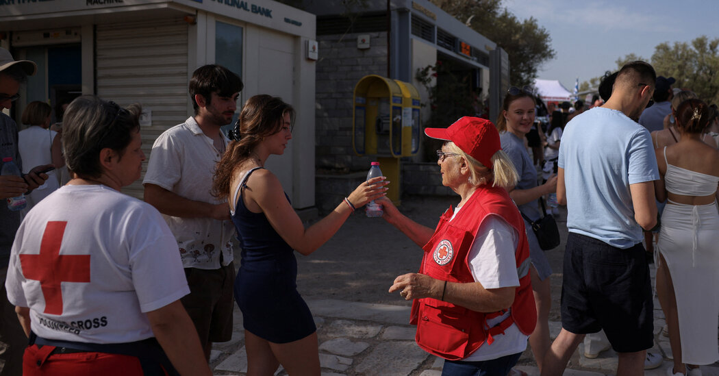 Greece Closes Schools and Acropolis Amid Heat