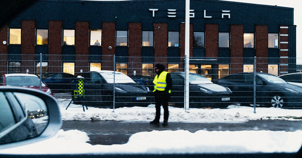 Tesla’s Nordic Shareholders Seek to Promote Workers’ Rights in Vote