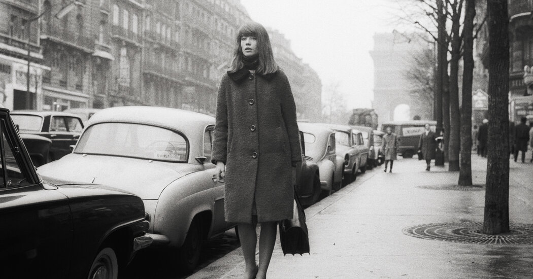 A France in Turmoil Mourns Françoise Hardy, Its Voice of Melancholy Cool