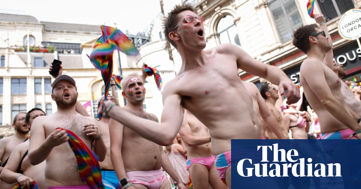 London Pride: Sadiq Khan leads 32,000 marchers through capital | Pride