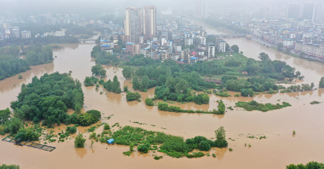 Heavy Rains Lash Southern China, Killing at Least 9