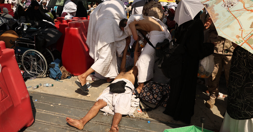 Dozens Die as Intense Heat Grips Mecca During Hajj Pilgrimage