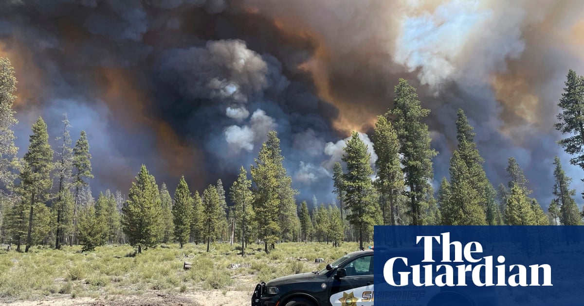 Rapidly growing wildfire sparks in Oregon as crews battles fires across US west | West Coast