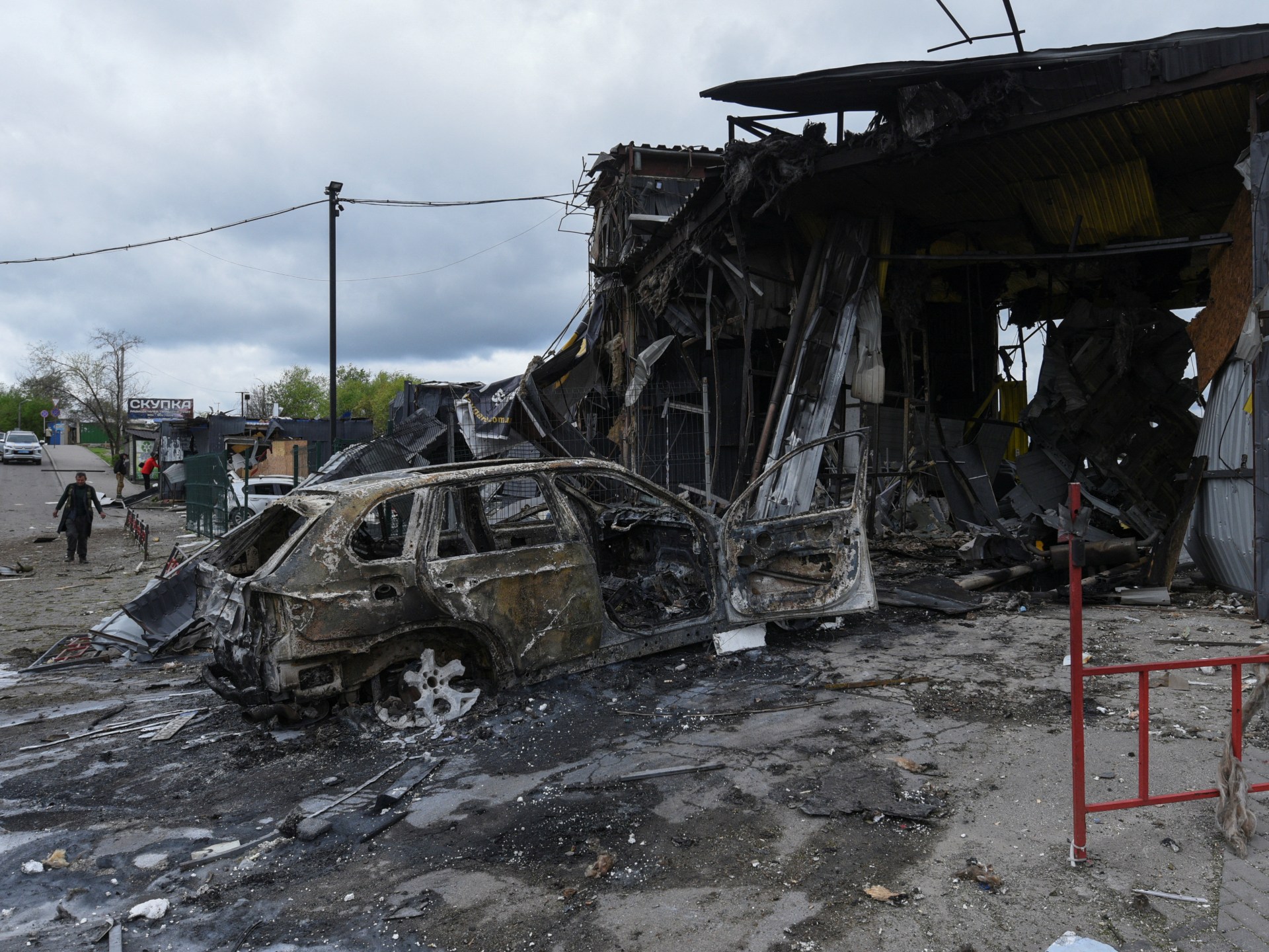 At least 12 killed during spate of Russian attacks on Ukraine | Russia-Ukraine war News
