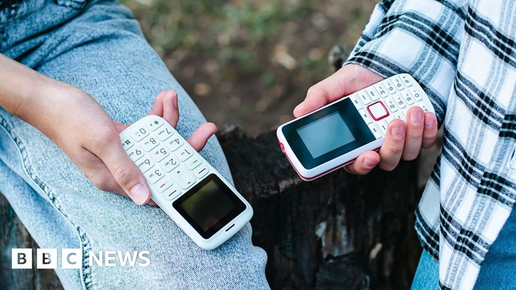 Adults and teens pick dumbphones to curb social media addiction
