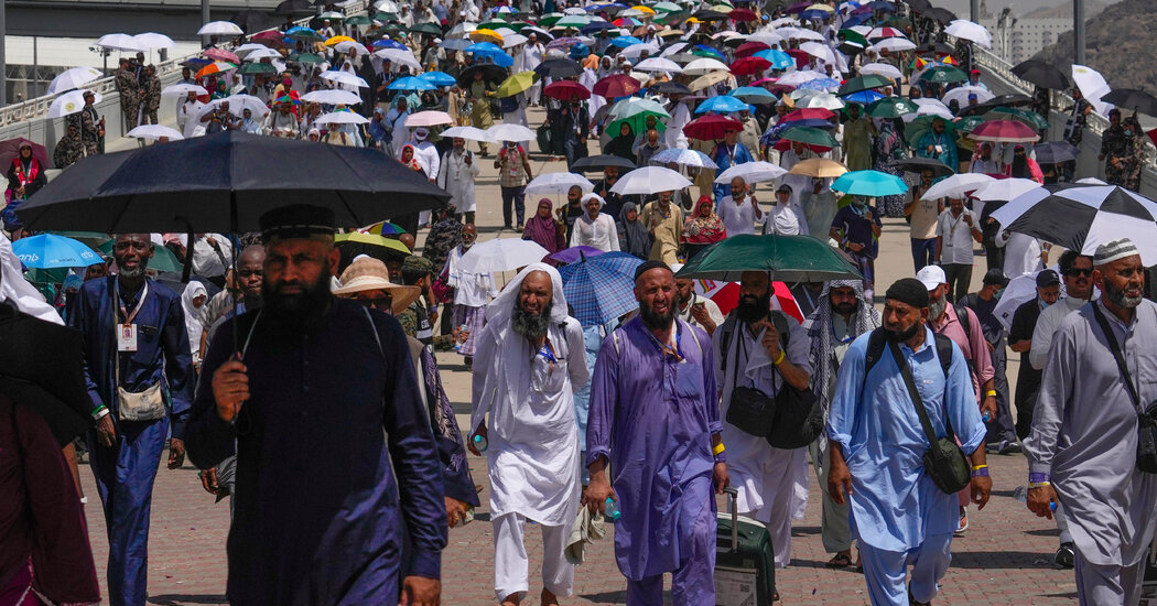 Pilgrim Deaths in Mecca Put Spotlight on Underworld Hajj Industry