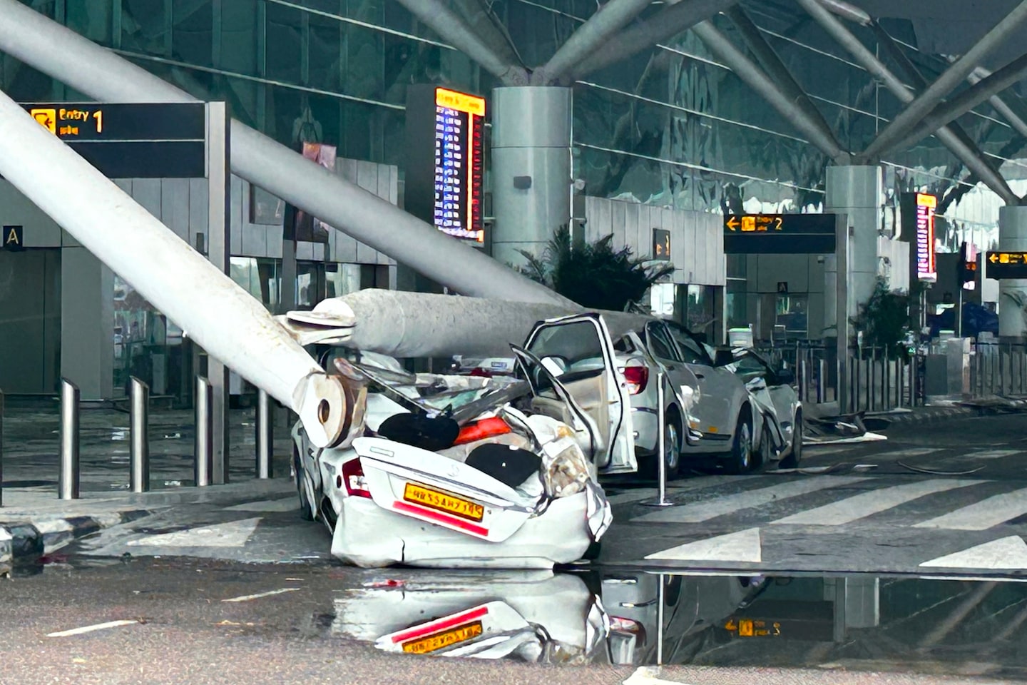 Delhi airport roof collapse from monsoon crushes cars