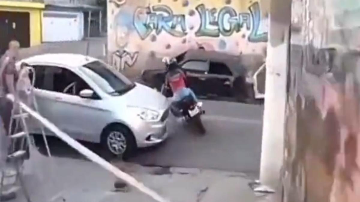 Brazil Motorcycle Police Chase Is Absolutely Nuts