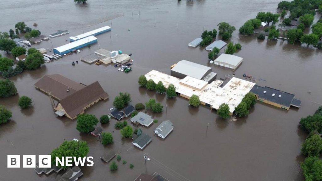 One million under flood warnings as heavy rain hits upper Midwest