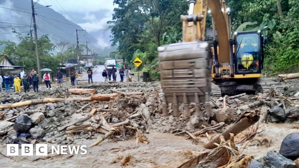 Ecuador rain: Deadly landslides hit Baños