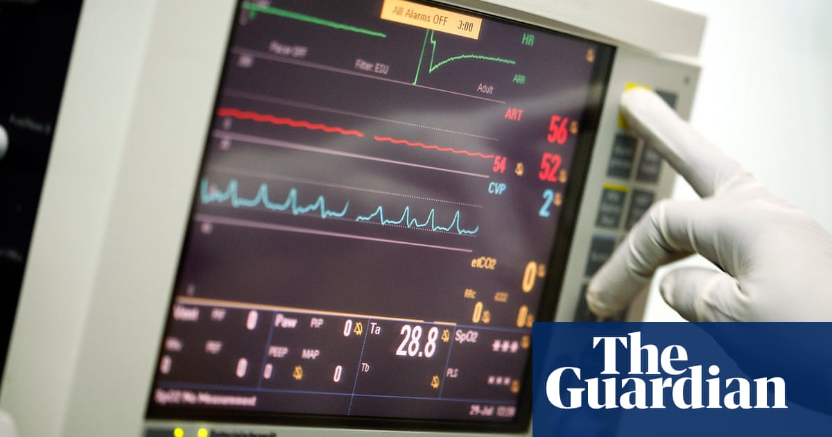 One in four healthy people over 60 in UK ‘have undiagnosed heart valve disease’ | Heart disease