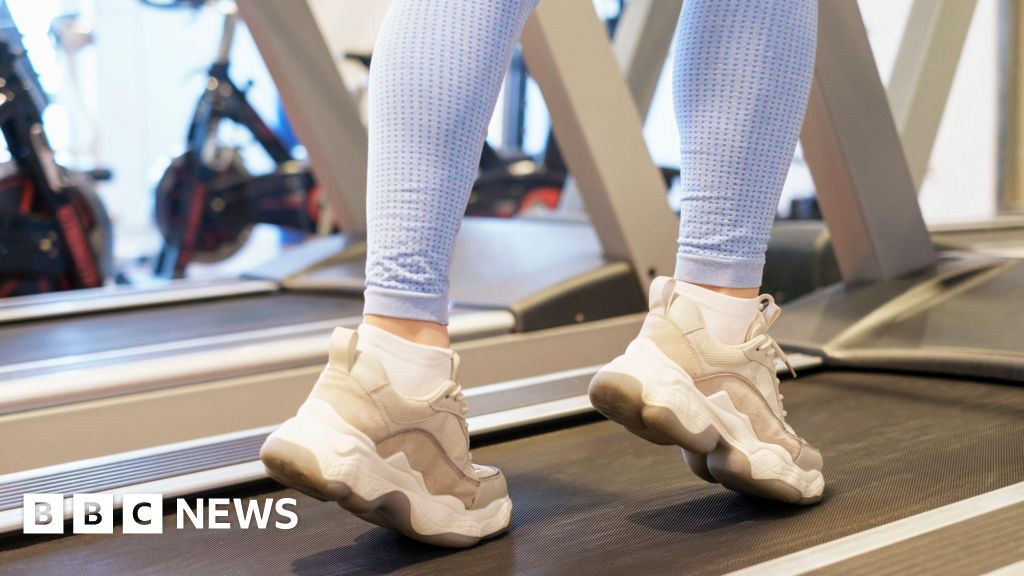 South Korea gym ban on 'aunties' sparks an ageism row