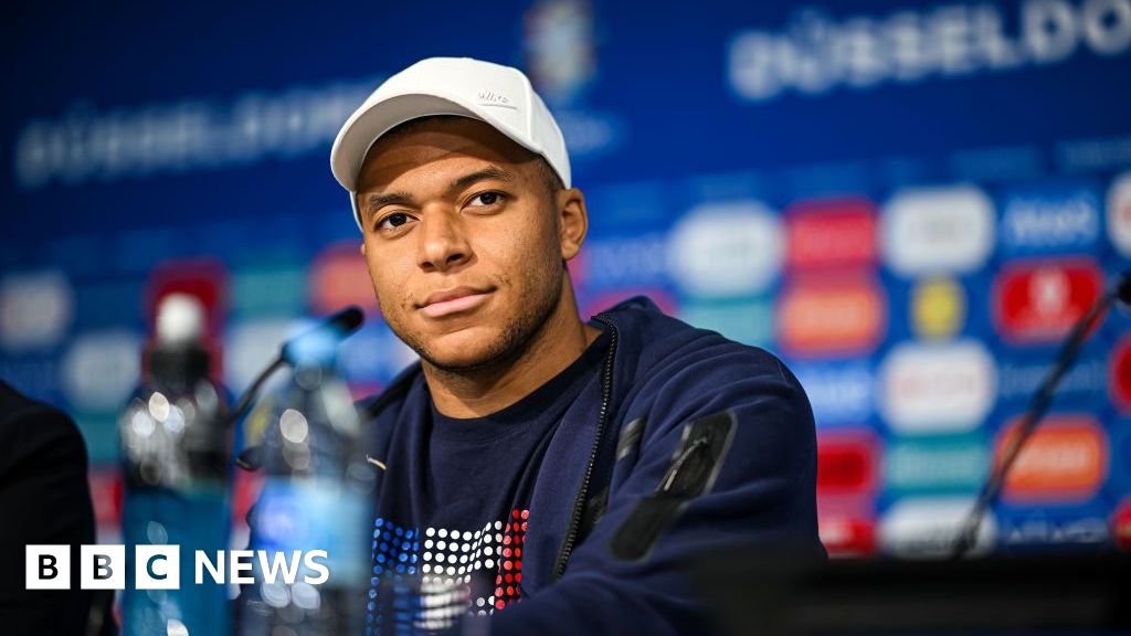 Mbappé urges youth to vote against 'extremists' as campaign kicks-off