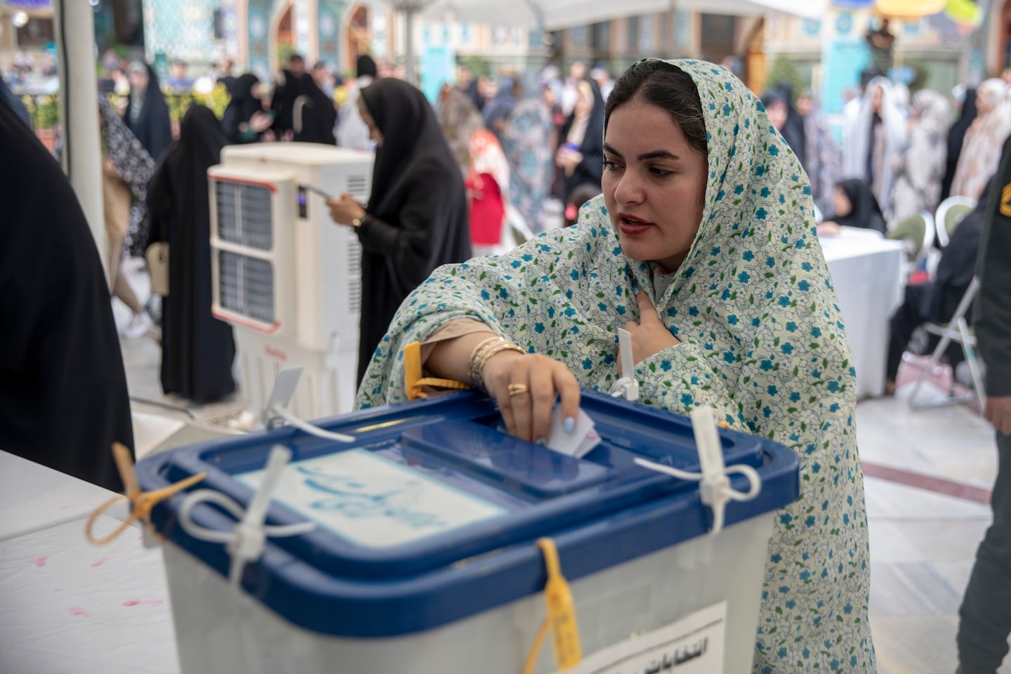 Iran election goes to runoff between reformist and conservative