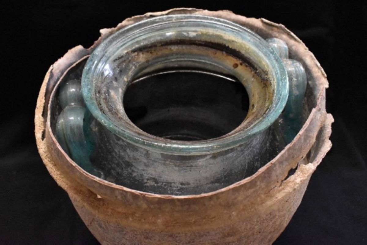 <p>Juan Manuel Roman/ Journal of Archaeological Science</p> Worlds Oldest Wine discovered in an urn