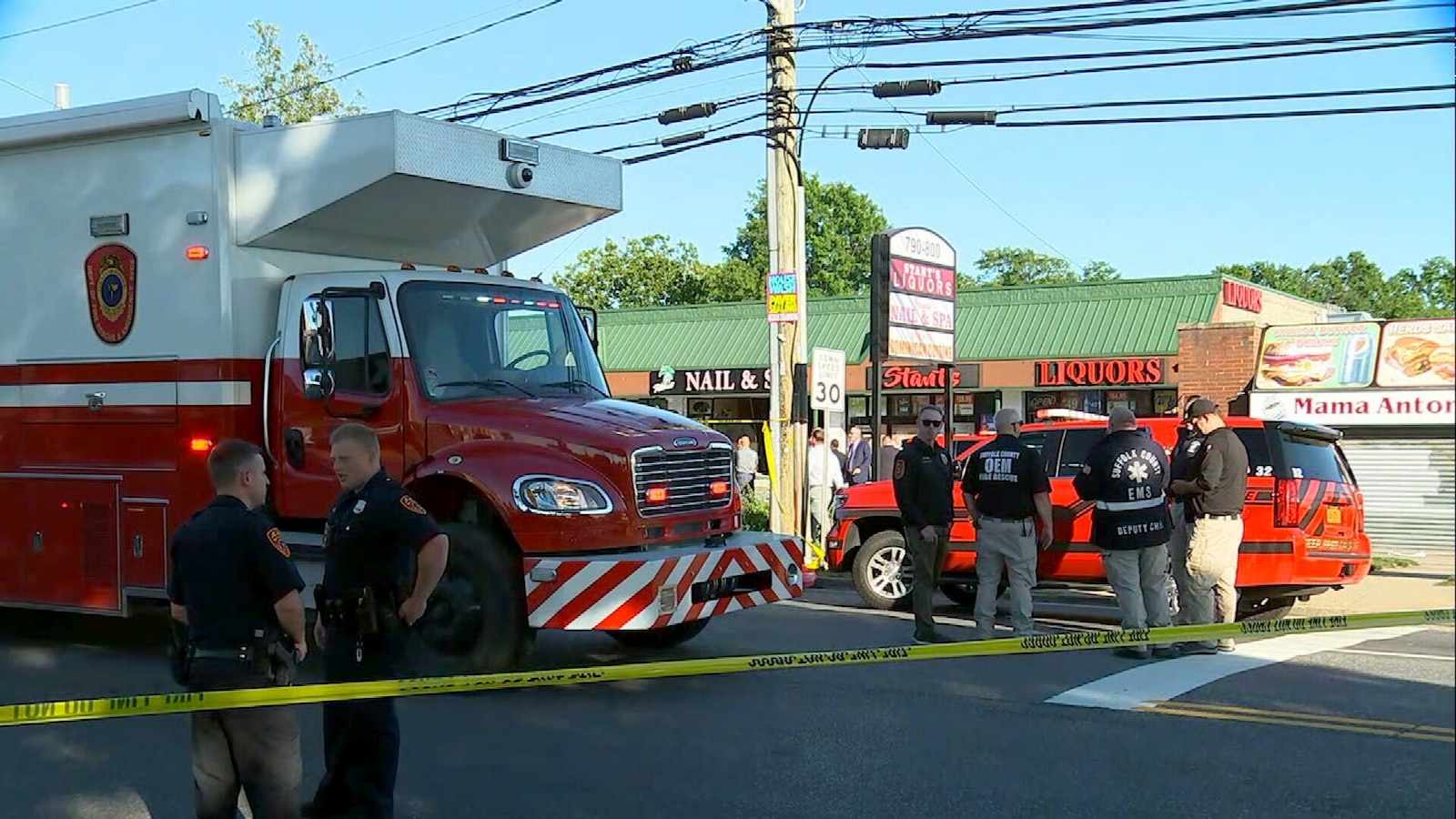 4 dead after minivan crashes into nail salon on Long Island, New York: Authorities