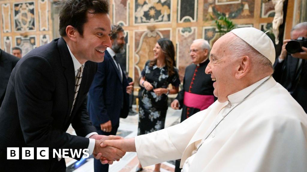 Pope Francis meets Jimmy Fallon and 105 other comics at Vatican