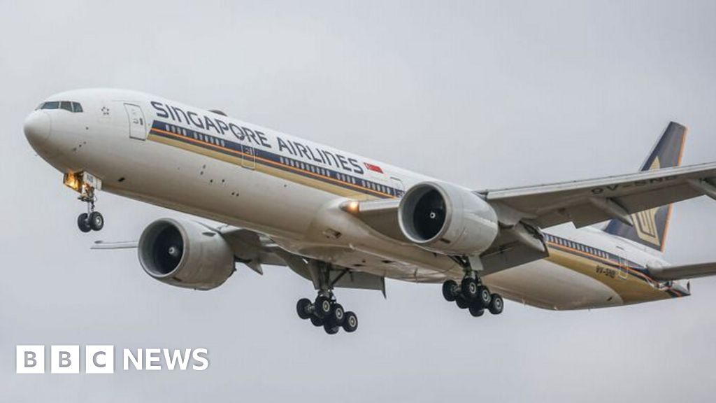 Singapore Airlines offers to pay turbulence victims