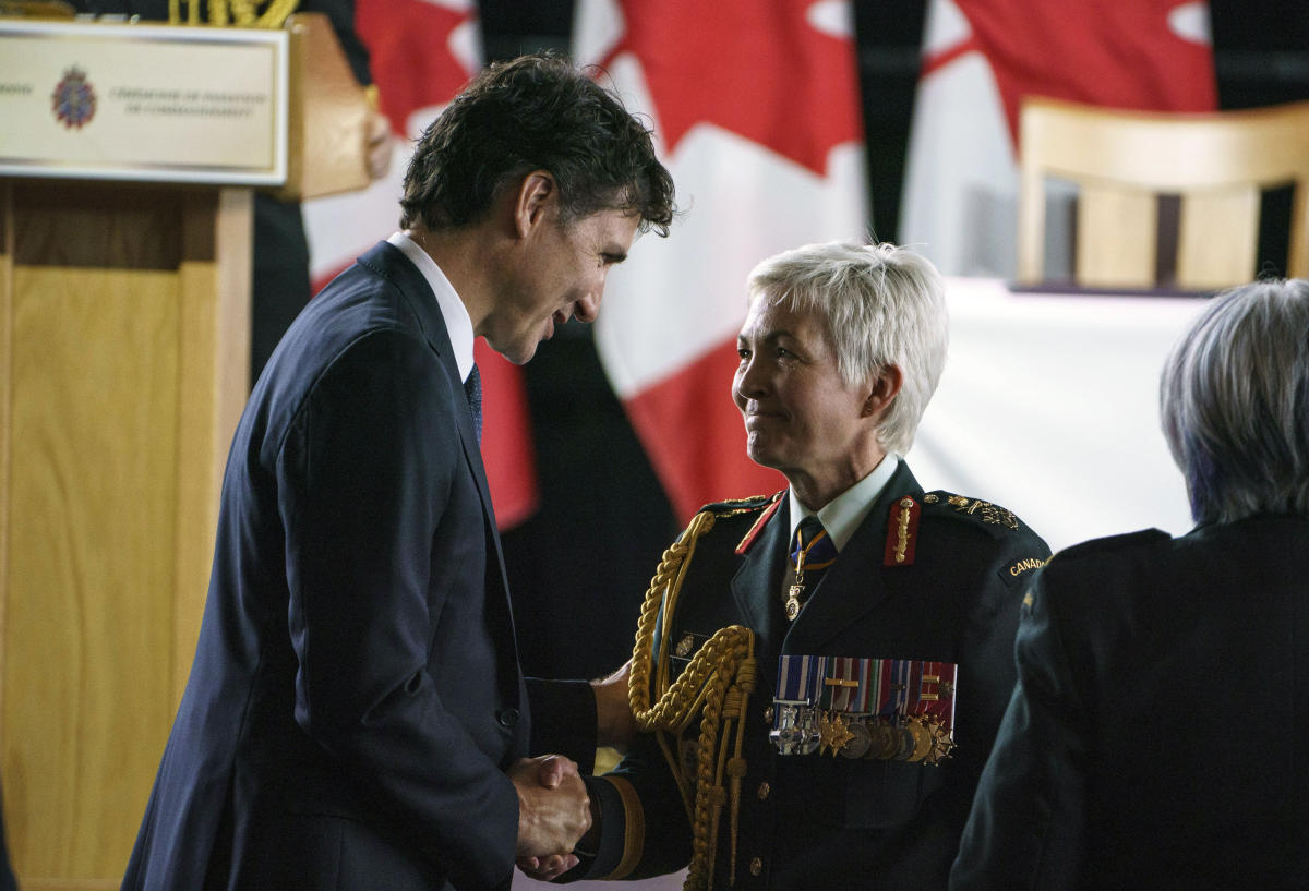A woman becomes commander of the Canadian Armed Forces for the first time