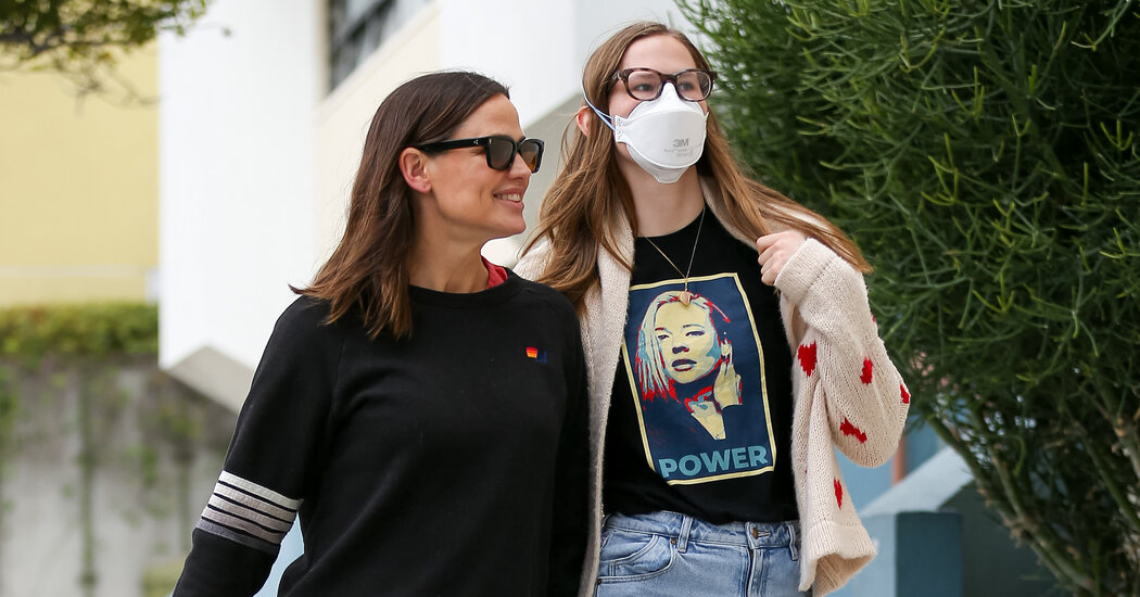 Ben Affleck and Jennifer Garner’s Daughter Violet Denounces Mask Bans