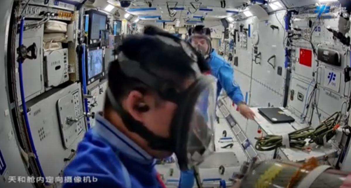 Chinese astronauts simulate a debris-strike emergency on the Tiangong space station (video)