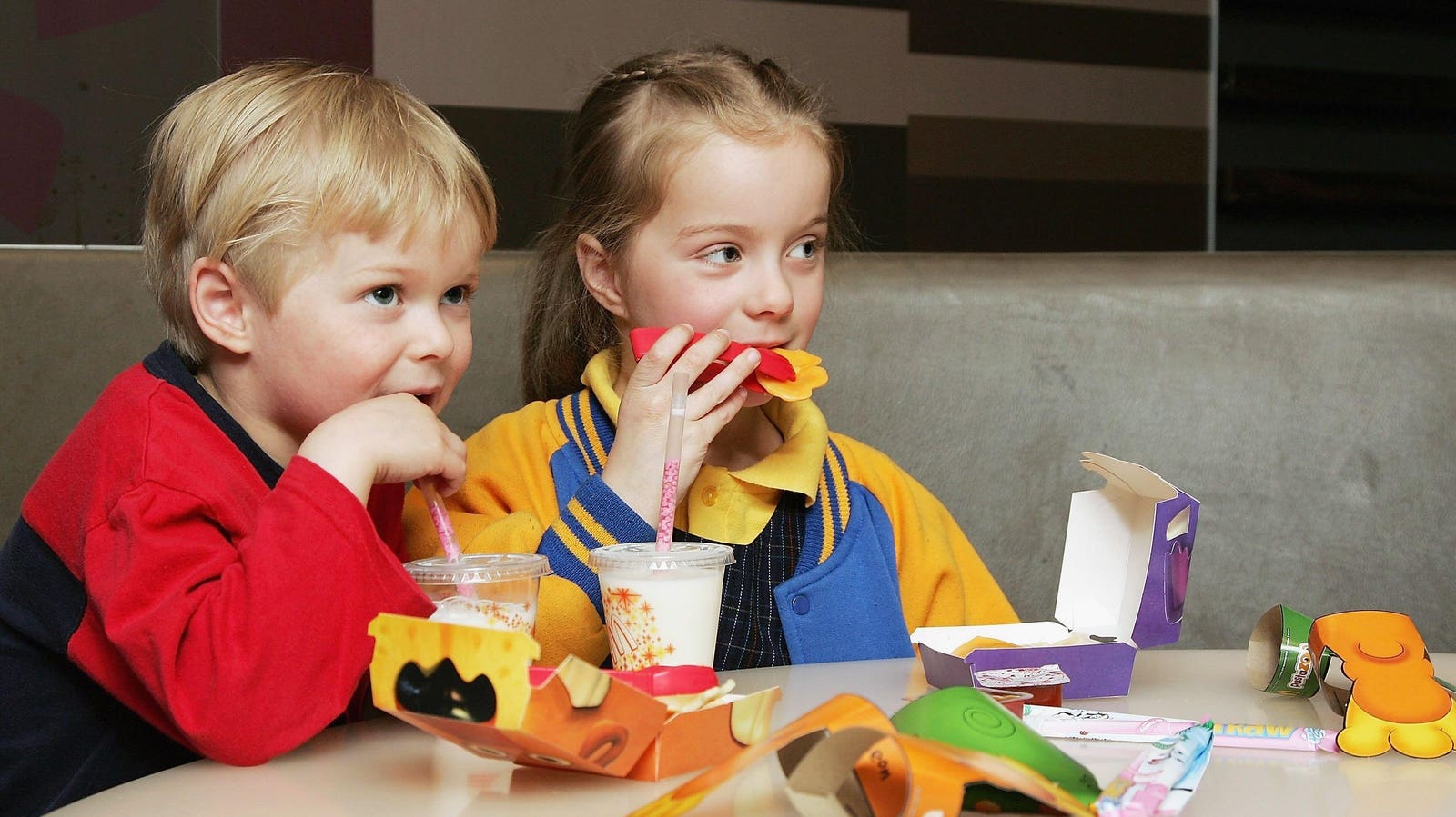 4 Reasons Parents Should Reconsider Feeding Junk Food To Kids