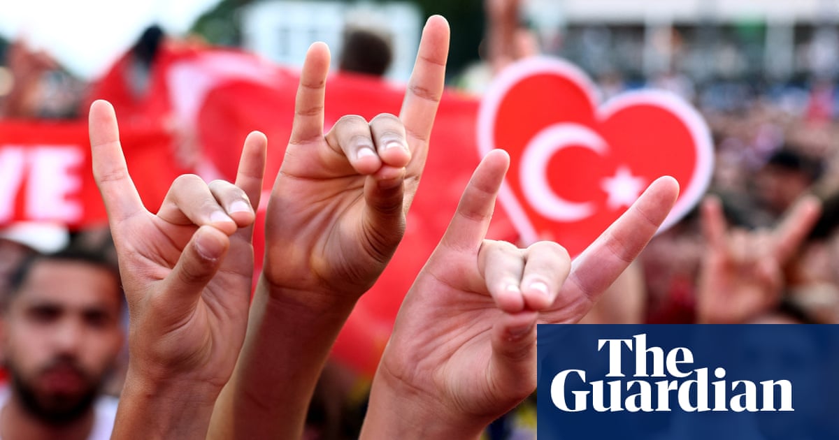 German city bans ‘silent fox’ gesture in schools over similarity to far-right sign | Germany