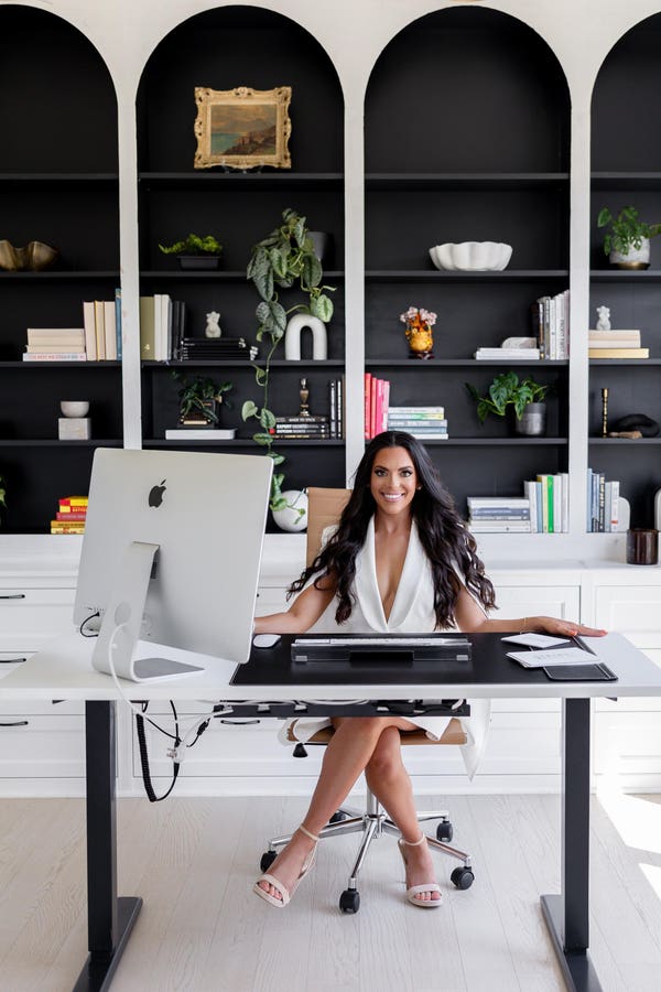 Founder Lindsay Schneider’s Minimalistic Office Inspires Big Ideas