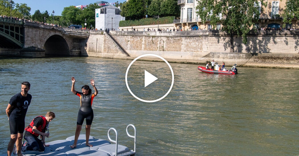 Paris Mayor Swims in the Seine to Show It Is Clean Before the Olympics