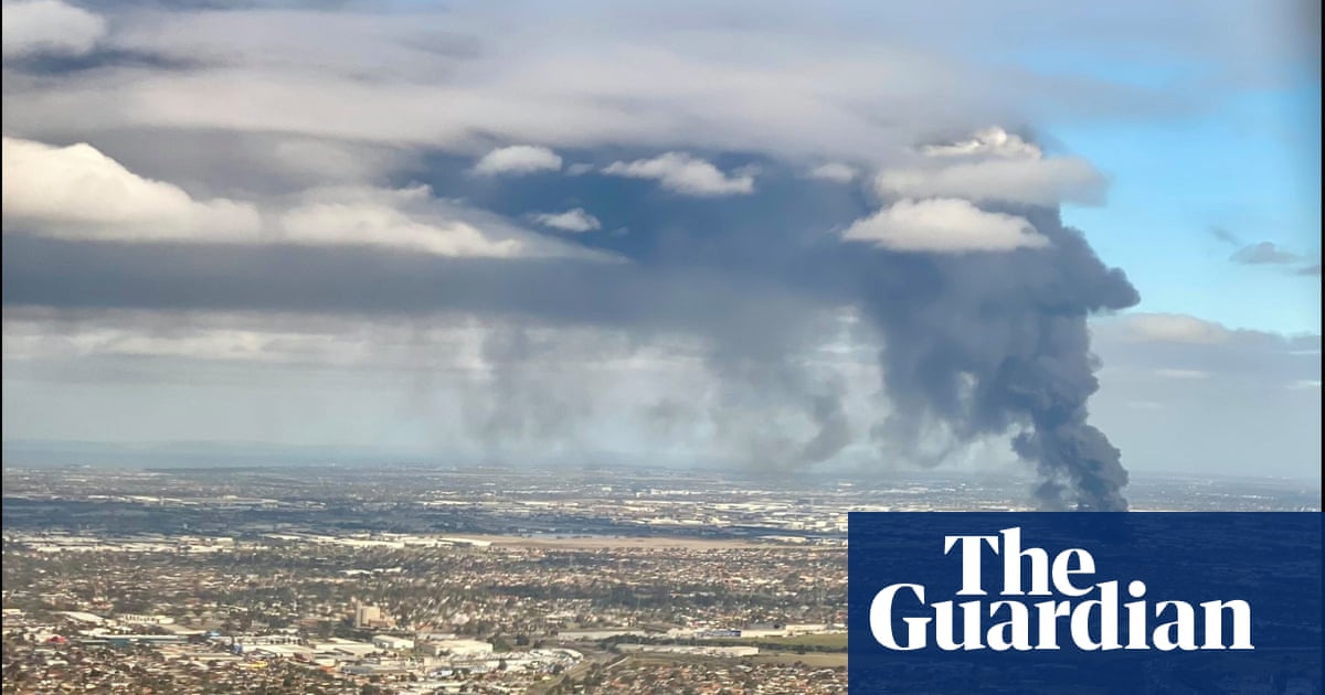 Concern over fumes and contaminated runoff as Derrimut chemical factory fire still smoulders in Melbourne | Melbourne