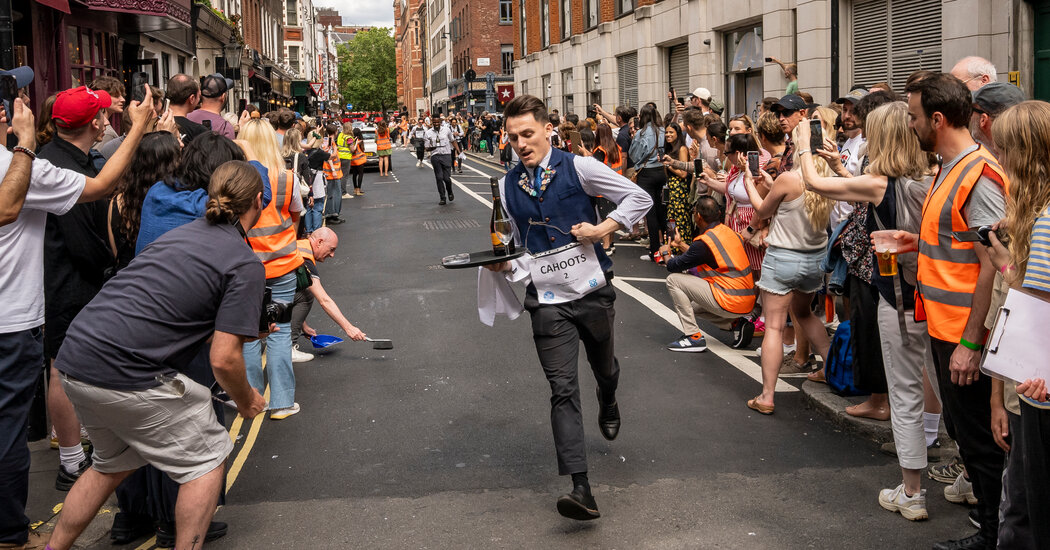 Soho Waiters Race Keeps London Servers on Their Toes