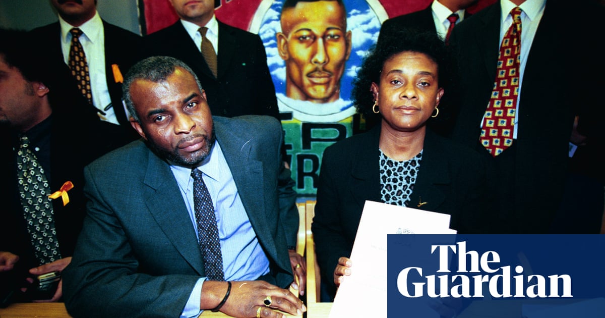 Met apologises for spying on police justice campaigners in 1980s and 1990s | Undercover police and policing
