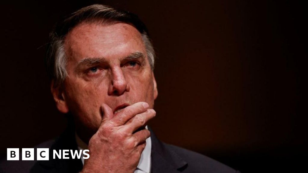 Bolsonaro accused of profiting from illegal jewel sale