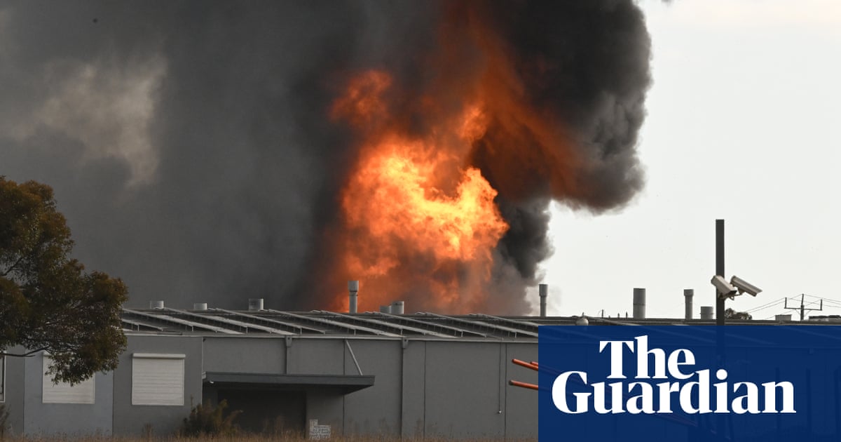 Derrimut factory fire: toxic smoke warning as chemical explosion triggers large blaze in Melbourne | Victoria