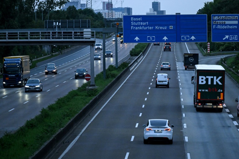 A feasibility study recommends widening a key motorway in Germany to 10 lanes (Kirill KUDRYAVTSEV)